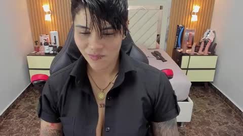 Snapshot of karolandluna chatting on 09-26-25, 02:37 Karol and Luna online show from 09-26-25, 02:37