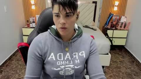 Snapshot of karolandluna chatting on 09-29-25, 02:49 Karol and Luna online show from 09-29-25, 02:49