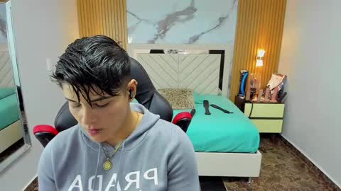 Snapshot of karolandluna chatting on 10-14-25, 02:34 Karol and Luna online show from 10-14-25, 02:34