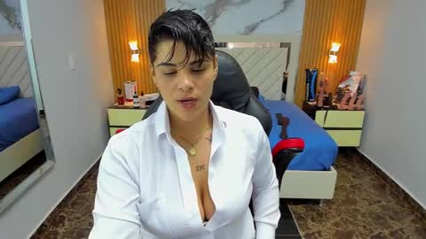 Snapshot of karolandluna chatting on 10-17-25, 08:00 Karol and Luna online show from 10-17-25, 08:00