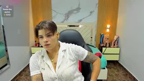 Karol and Luna online show from 10-25-25, 07:41