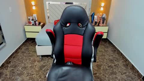 Karol and Luna online show from 12-17-25, 06:58