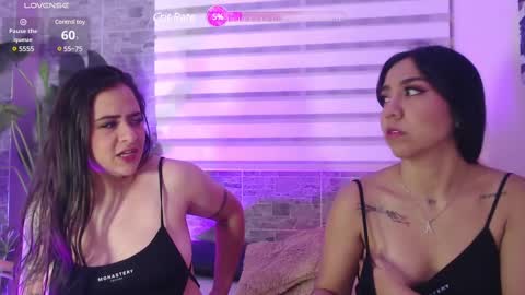 Snapshot of karolandmichel chatting on 03-11-25, 11:44 Karol and Michel online show from 03-11-25, 11:44