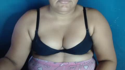 Snapshot of karolbb chatting on 01-08-25, 11:21 karolbb online show from 01-08-25, 11:21