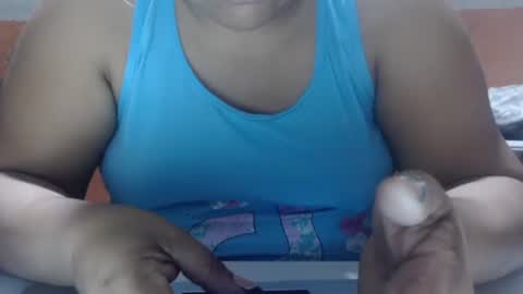 Snapshot of karolbb chatting on 01-11-25, 11:23 karolbb online show from 01-11-25, 11:23