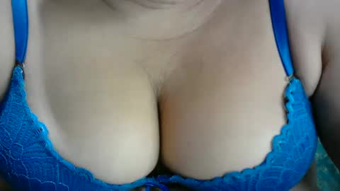 Snapshot of karolbb chatting on 02-14-25, 10:14 karolbb online show from 02-14-25, 10:14