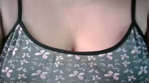 Snapshot of karolbb chatting on 02-20-25, 12:04 karolbb online show from 02-20-25, 12:04
