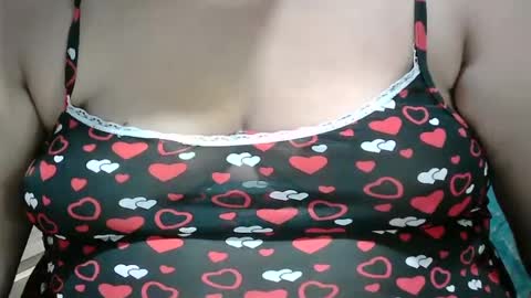 Snapshot of karolbb chatting on 02-21-25, 10:37 karolbb online show from 02-21-25, 10:37