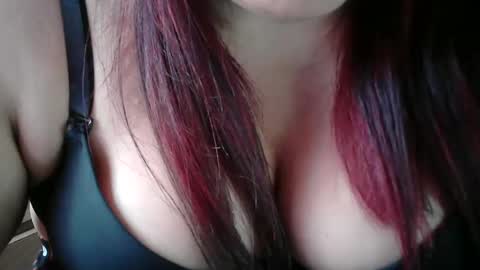 Snapshot of karolbb chatting on 02-22-25, 02:30 karolbb online show from 02-22-25, 02:30