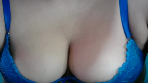 Snapshot of karolbb chatting on 03-07-25, 11:29 karolbb online show from 03-07-25, 11:29