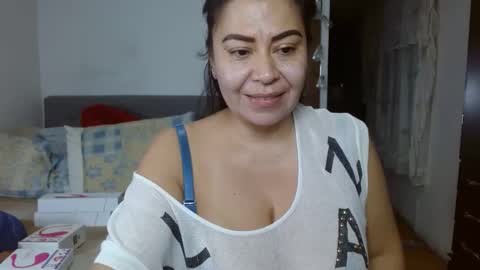 Snapshot of karolhot_x chatting on 02-27-25, 06:07 karol online show from 02-27-25, 06:07