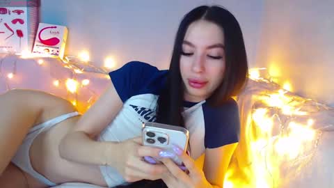 Snapshot of karolina_hottie_ chatting on 01-15-25, 03:33 Kira online show from 01-15-25, 03:33