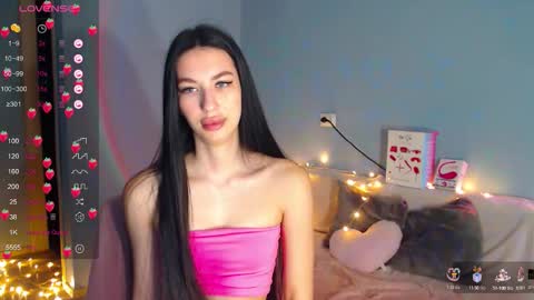 Snapshot of karolina_hottie_ chatting on 10-13-25, 02:00 Kira online show from 10-13-25, 02:00