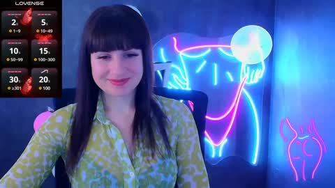Snapshot of karolina_mia chatting on 03-05-25, 06:23 Caroline online show from 03-05-25, 06:23