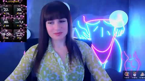 Snapshot of karolina_mia chatting on 03-05-25, 10:00 Caroline online show from 03-05-25, 10:00