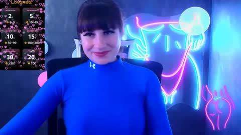 Snapshot of karolina_mia chatting on 03-11-25, 04:07 Caroline online show from 03-11-25, 04:07