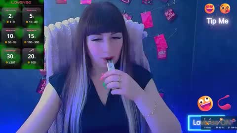 Caroline online show from 05-15-26, 06:09
