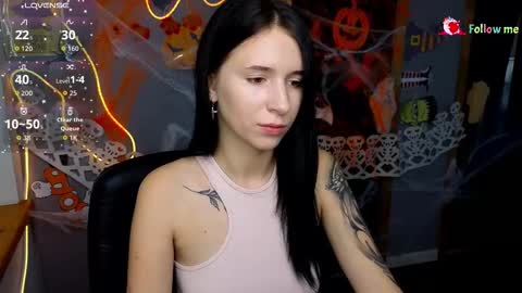 Karolina online show from 10-30-25, 07:21