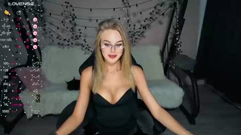 Snapshot of karolinahayes chatting on 07-07-26, 04:33 KarolinaHayes online show from 07-07-26, 04:33