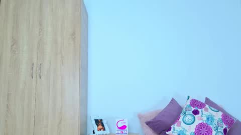 karolinahill online show from 12-22-24, 03:33