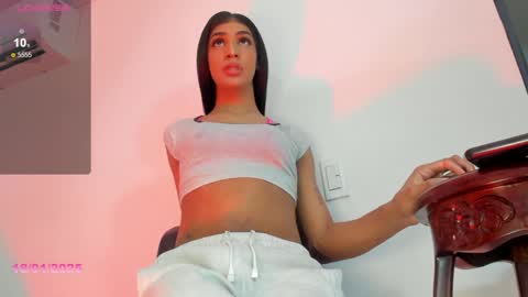 Snapshot of karoline_marin chatting on 01-18-25, 09:24 Karoline online show from 01-18-25, 09:24