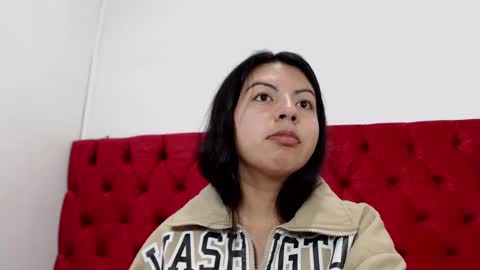 Snapshot of karolineburnx chatting on 02-18-25, 11:22 Isa online show from 02-18-25, 11:22