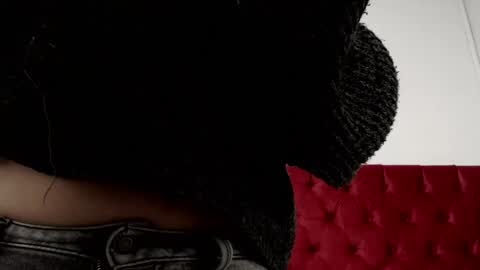 Snapshot of karolineburnx chatting on 02-19-25, 02:44 Isa online show from 02-19-25, 02:44