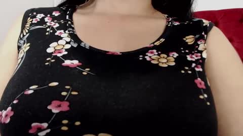 Snapshot of karolineburnx chatting on 02-20-25, 08:06 Isa online show from 02-20-25, 08:06