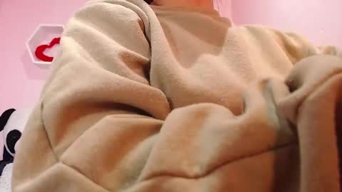 Snapshot of karolineburnx chatting on 02-26-25, 04:25 Isa online show from 02-26-25, 04:25