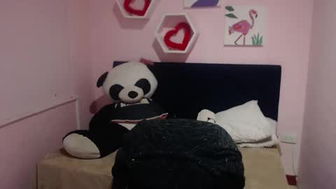 Snapshot of karolineburnx chatting on 03-01-25, 10:45 Isa online show from 03-01-25, 10:45