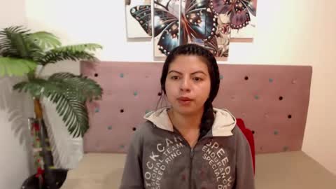 Snapshot of karolineburnx chatting on 03-11-25, 10:18 Isa online show from 03-11-25, 10:18