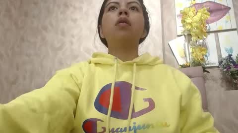 Snapshot of karolineburnx chatting on 10-20-25, 08:04 Isa online show from 10-20-25, 08:04