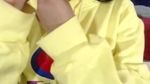 Snapshot of karolineburnx chatting on 10-22-25, 04:13 Isa online show from 10-22-25, 04:13