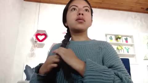 Snapshot of karolineburnx chatting on 11-18-25, 05:34 Isa online show from 11-18-25, 05:34