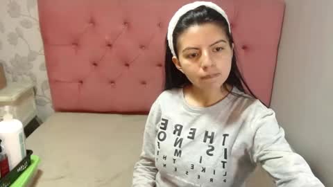 Snapshot of karolineburnx chatting on 12-15-25, 02:38 Isa online show from 12-15-25, 02:38