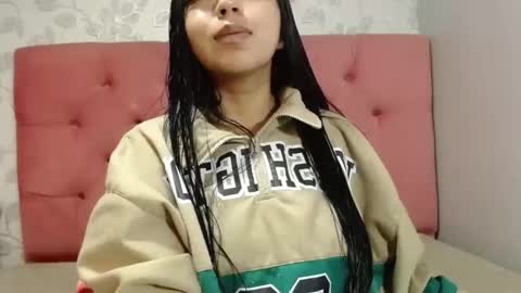 Snapshot of karolineburnx chatting on 12-17-25, 03:01 Isa online show from 12-17-25, 03:01