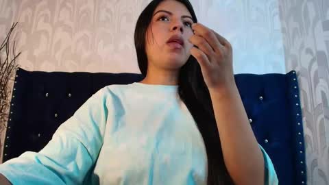 Snapshot of karolineburnx chatting on 02-19-26, 04:19 Isa online show from 02-19-26, 04:19