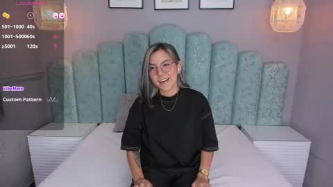 Snapshot of karoll_santos chatting on 12-17-24, 04:23 Karol Santos online show from 12-17-24, 04:23