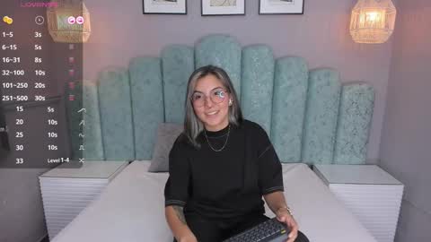 Snapshot of karoll_santos chatting on 12-17-24, 07:29 Karol Santos online show from 12-17-24, 07:29