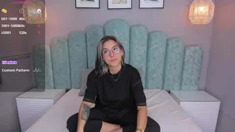 Snapshot of karoll_santos chatting on 12-20-24, 03:58 Karol Santos online show from 12-20-24, 03:58