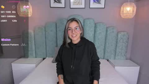 Snapshot of karoll_santos chatting on 12-21-24, 07:35 Karol Santos online show from 12-21-24, 07:35