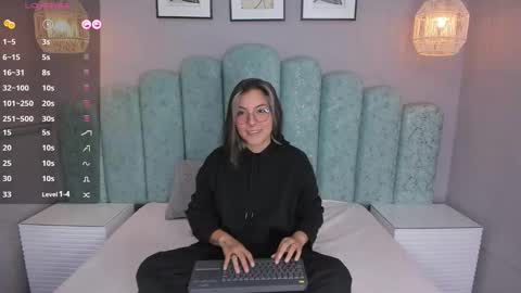 Snapshot of karoll_santos chatting on 12-24-24, 04:44 Karol Santos online show from 12-24-24, 04:44