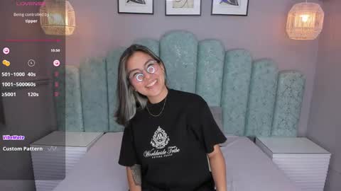 Snapshot of karoll_santos chatting on 02-15-25, 07:27 Karol Santos online show from 02-15-25, 07:27