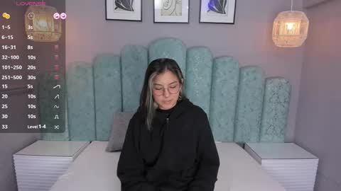 Snapshot of karoll_santos chatting on 02-18-25, 04:37 Karol Santos online show from 02-18-25, 04:37