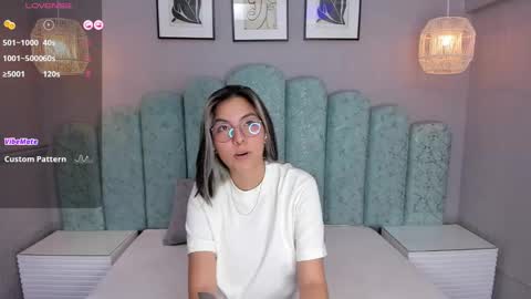 Snapshot of karoll_santos chatting on 02-20-25, 04:18 Karol Santos online show from 02-20-25, 04:18