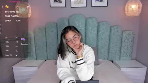 Snapshot of karoll_santos chatting on 02-21-25, 07:45 Karol Santos online show from 02-21-25, 07:45