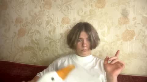 Snapshot of karolnewlin chatting on 04-03-26, 11:19 Bella online show from 04-03-26, 11:19