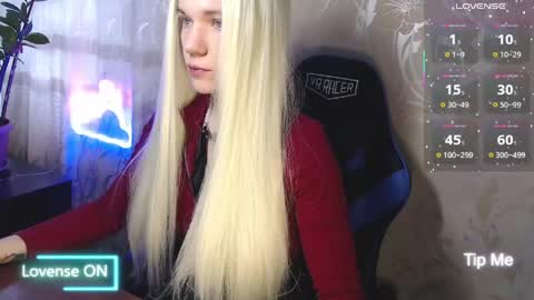 Snapshot of karolynafox chatting on 03-22-26, 08:07 Caroline Fox online show from 03-22-26, 08:07