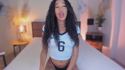 Snapshot of karymoon chatting on 02-19-26, 07:32 Kary Moon online show from 02-19-26, 07:32