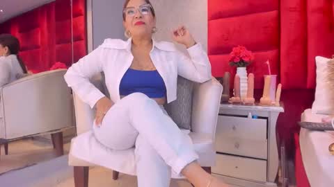 Kasandra Hall online show from 10-08-25, 09:34